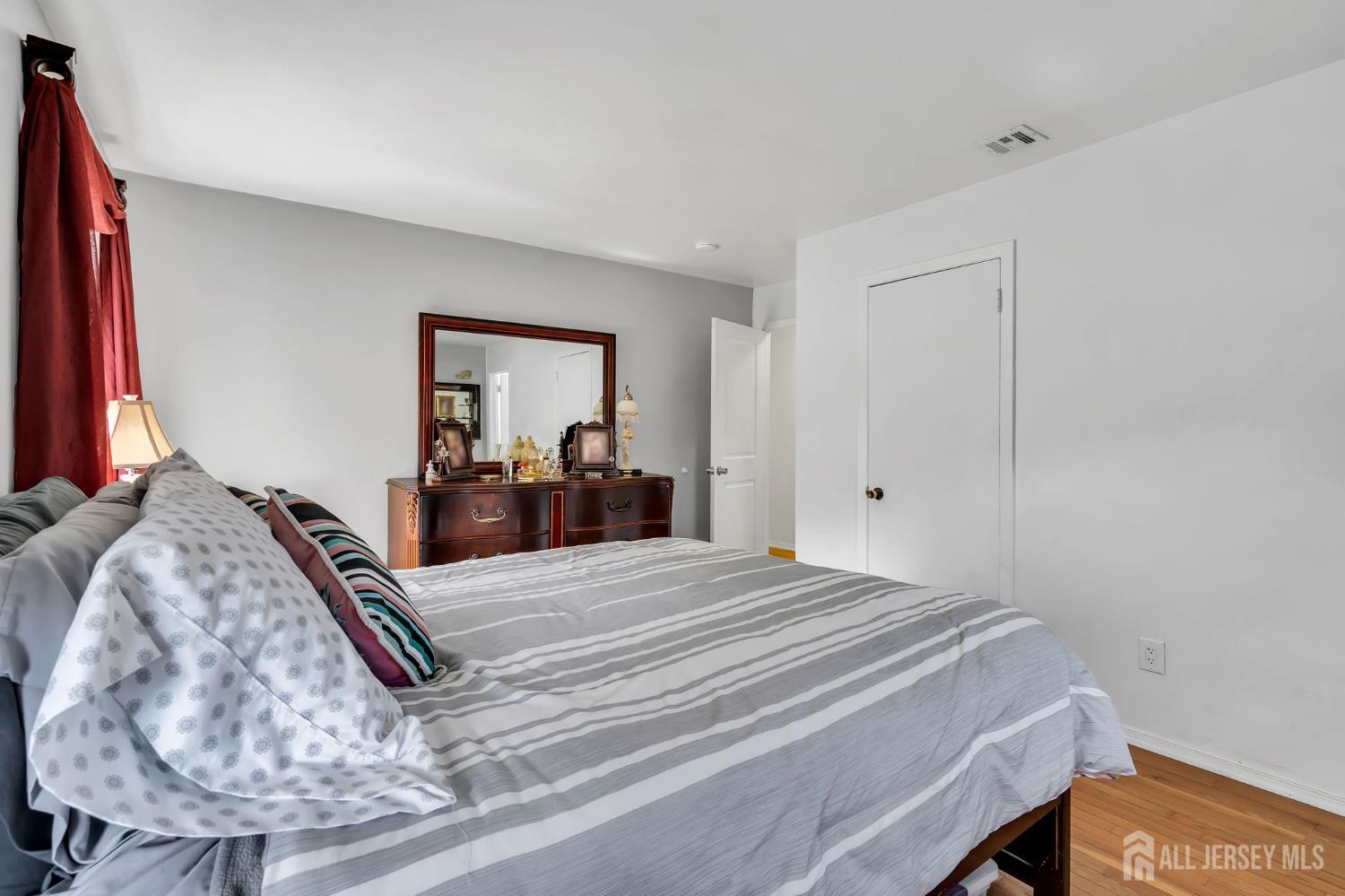 35 Richard Terrace Middletown NJ 07748