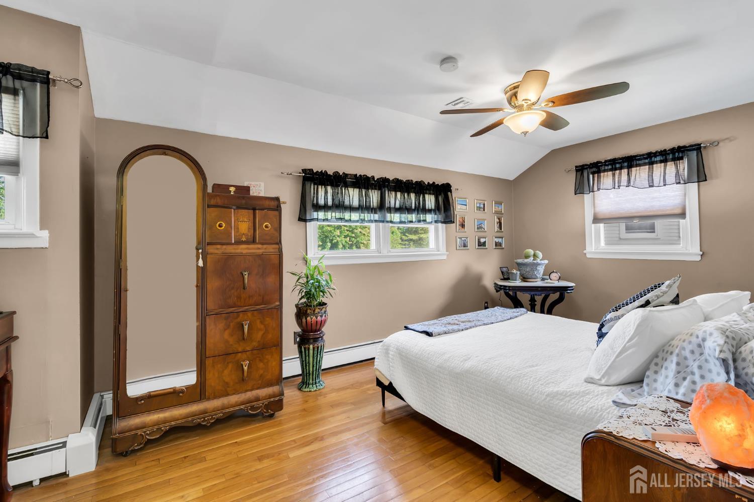 35 Richard Terrace Middletown NJ 07748