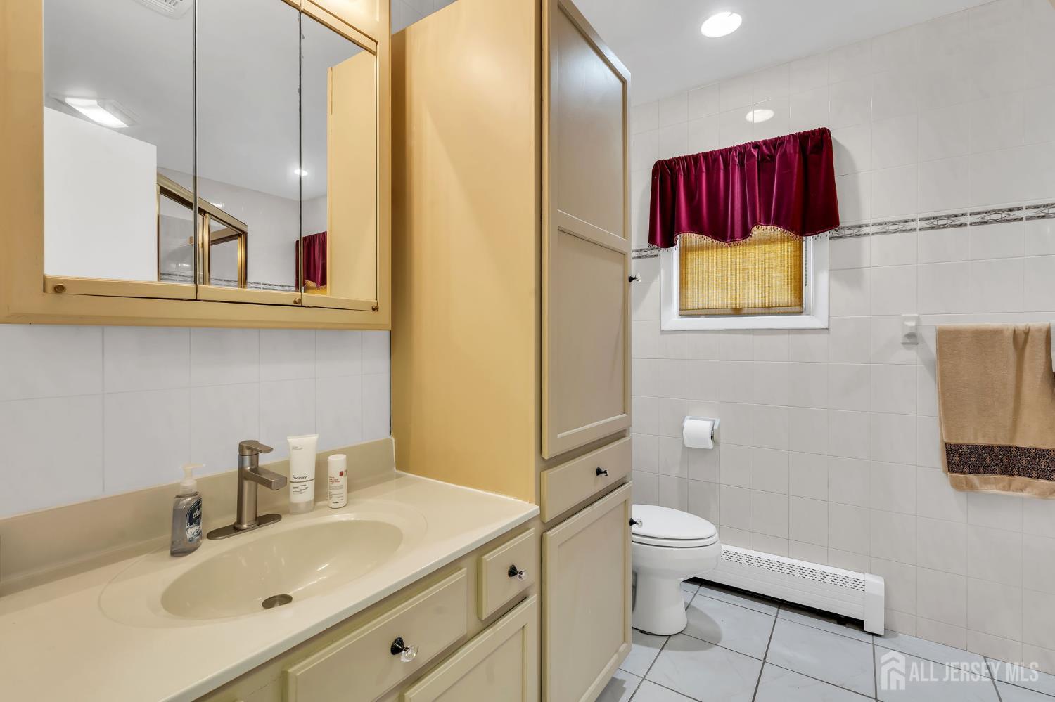 35 Richard Terrace Middletown NJ 07748