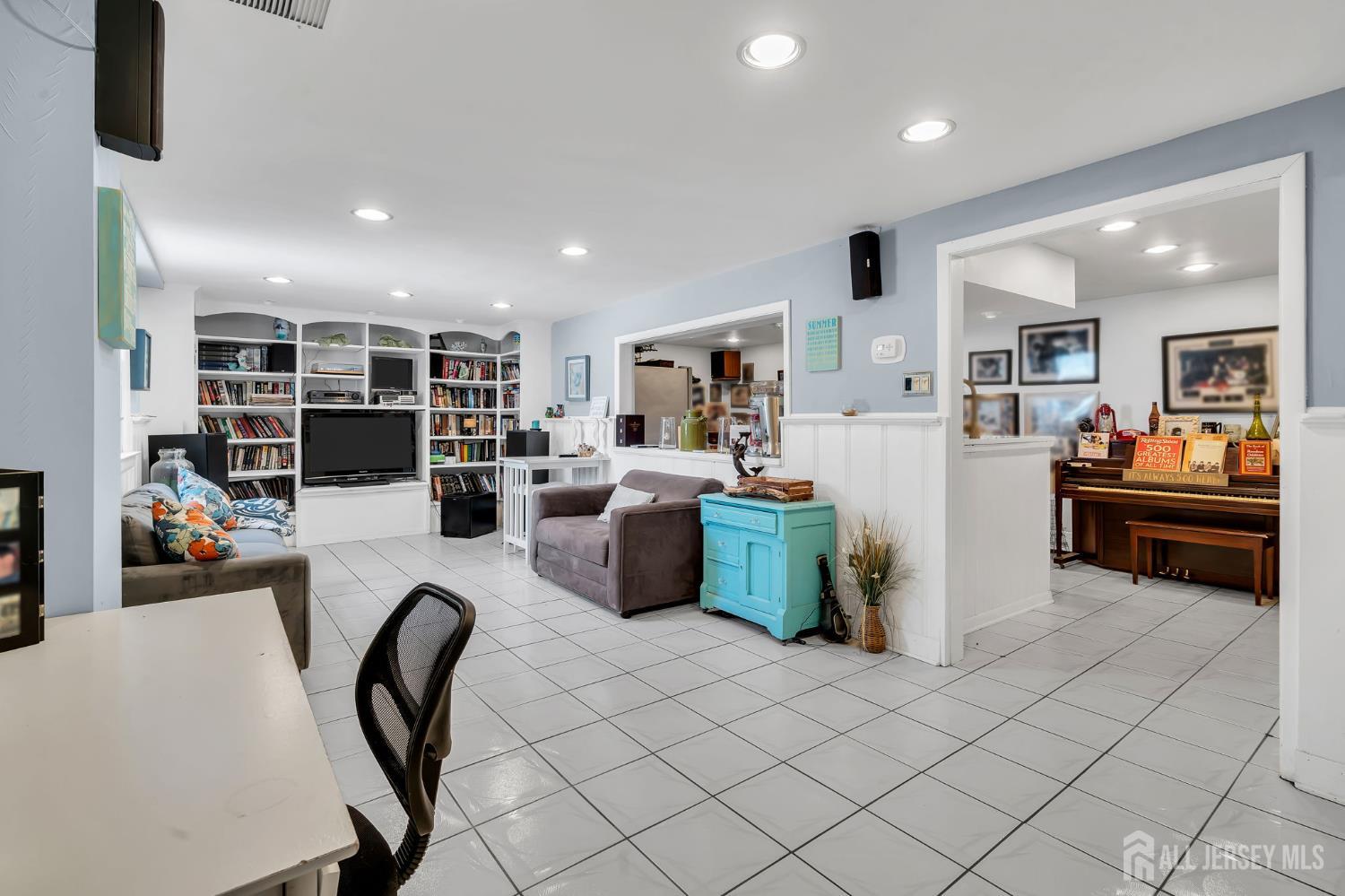 35 Richard Terrace Middletown NJ 07748