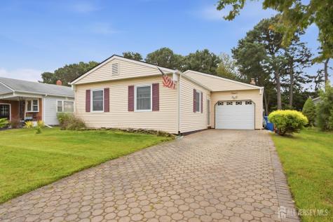 11 Woodstock Drive Berkeley NJ 08757