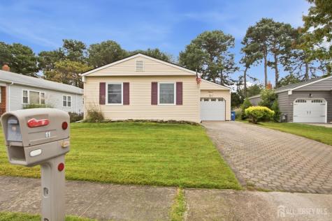 11 Woodstock Drive Berkeley NJ 08757
