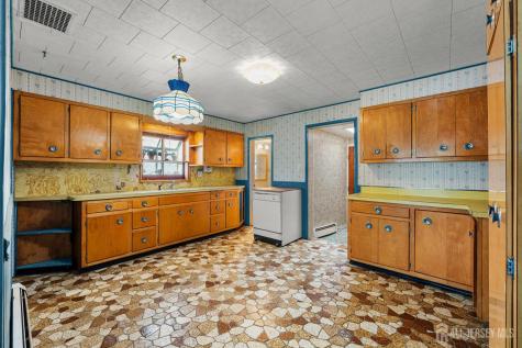 44 John Street Helmetta NJ 08828