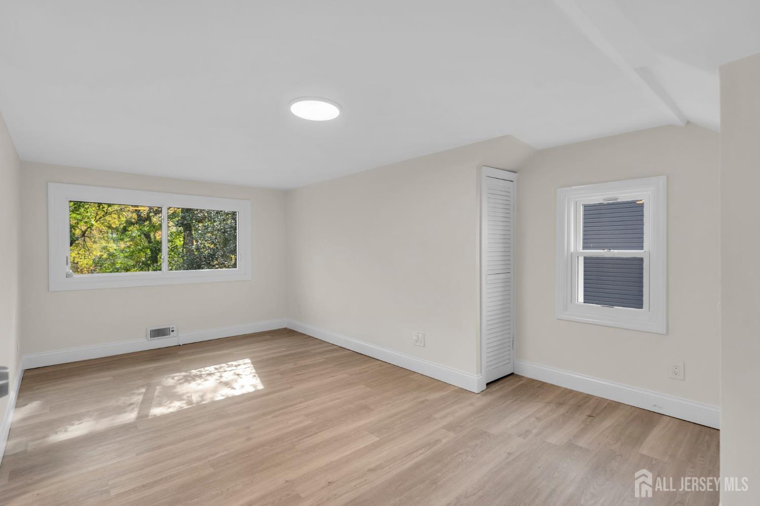 32 Bruning Lane Spotswood NJ 08884