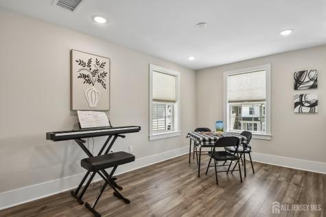 723 Station Road Dunellen NJ 08812
