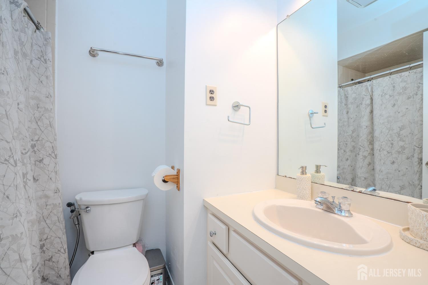1088 Schmidt Lane North Brunswick NJ 08902