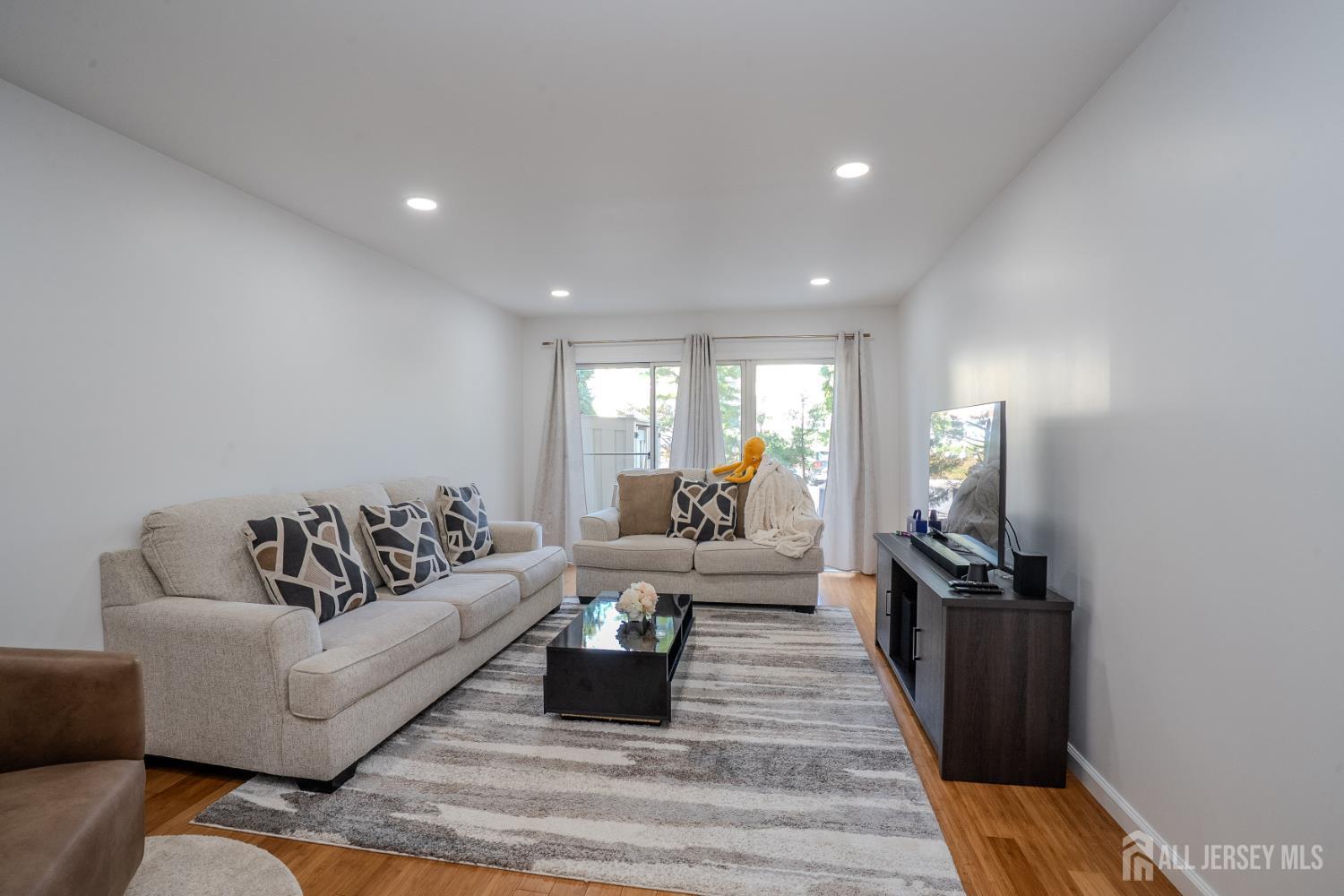 1088 Schmidt Lane North Brunswick NJ 08902