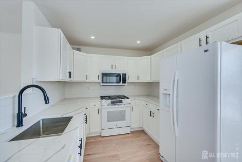 3 Kosmoski Terrace Sayreville NJ 08859