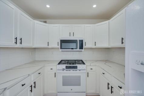 3 Kosmoski Terrace Sayreville NJ 08859