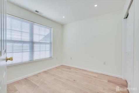 3 Kosmoski Terrace Sayreville NJ 08859