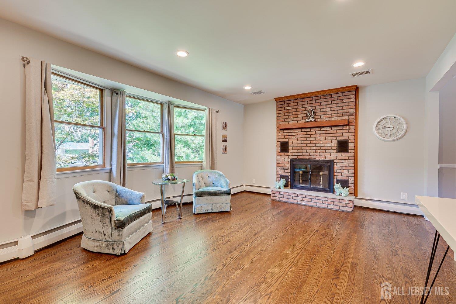 41 W Calvert Avenue Edison NJ 08820