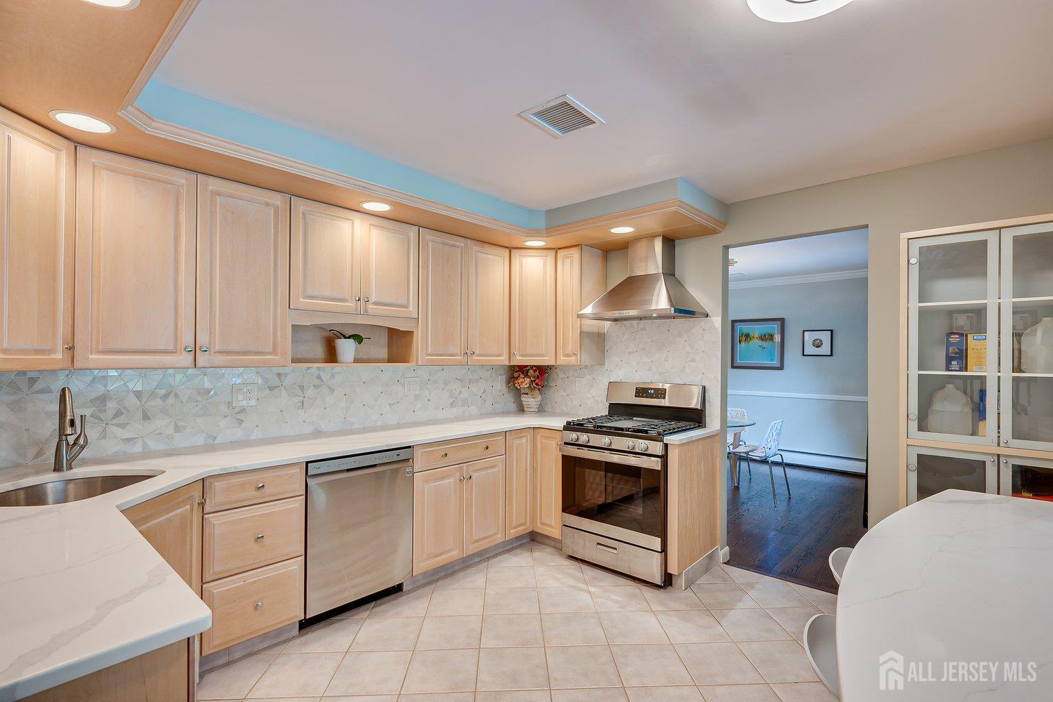 41 W Calvert Avenue Edison NJ 08820