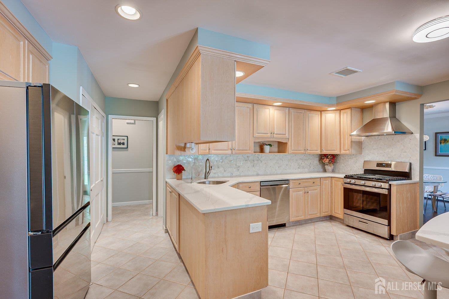 41 W Calvert Avenue Edison NJ 08820