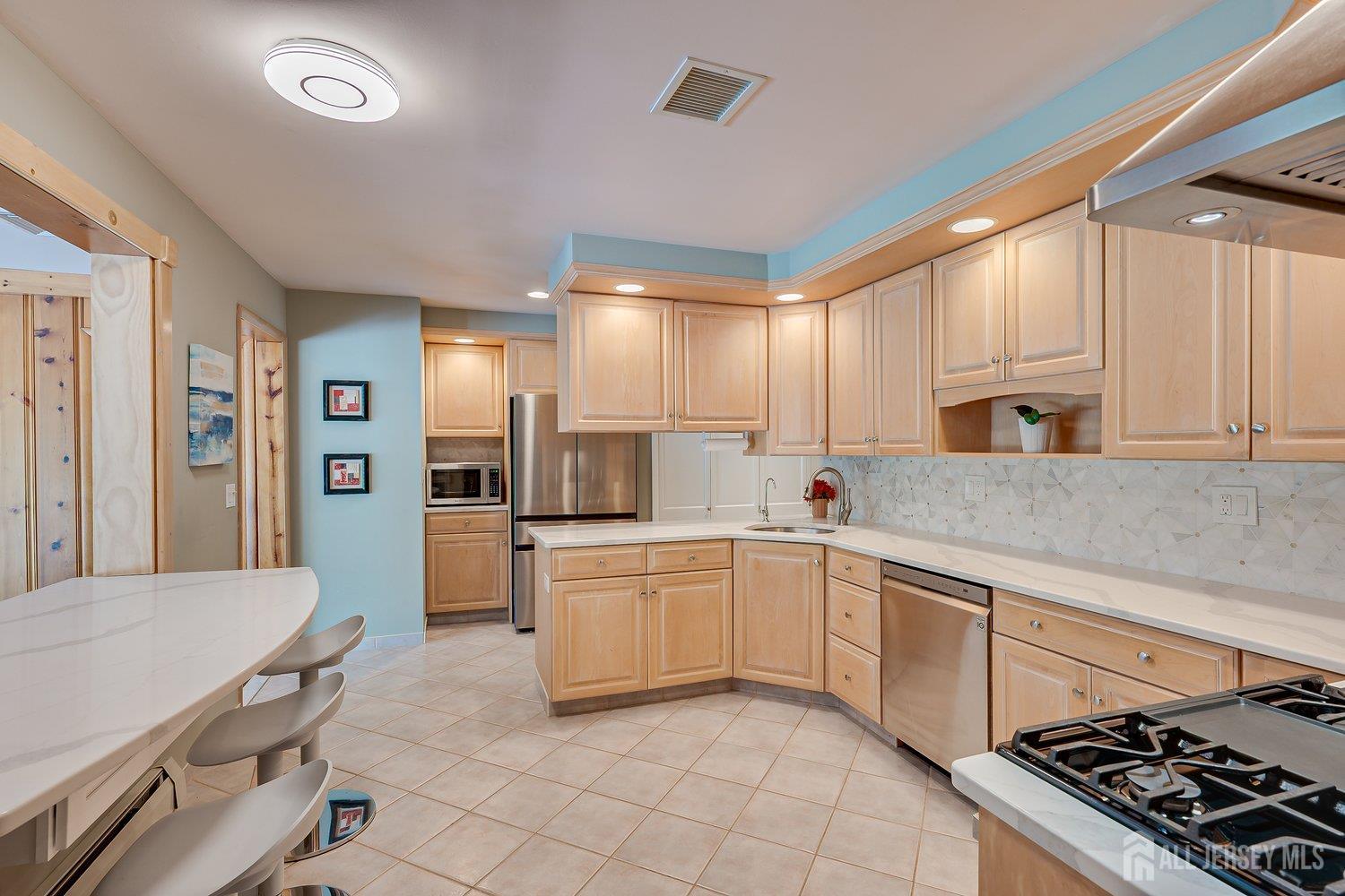 41 W Calvert Avenue Edison NJ 08820