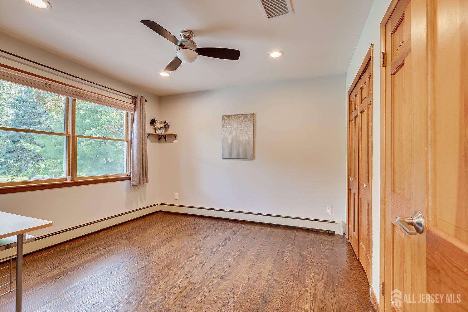 41 W Calvert Avenue Edison NJ 08820