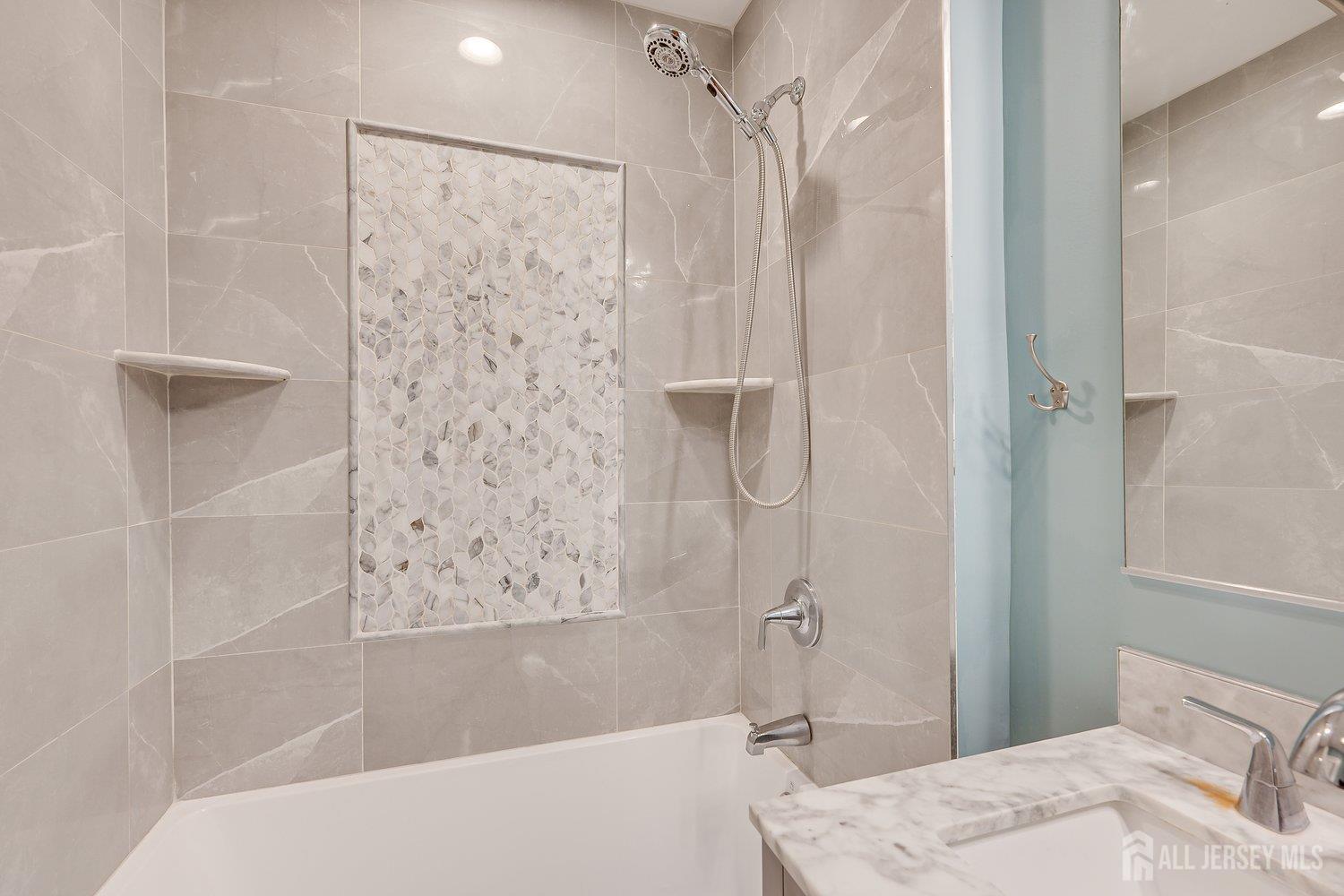 41 W Calvert Avenue Edison NJ 08820