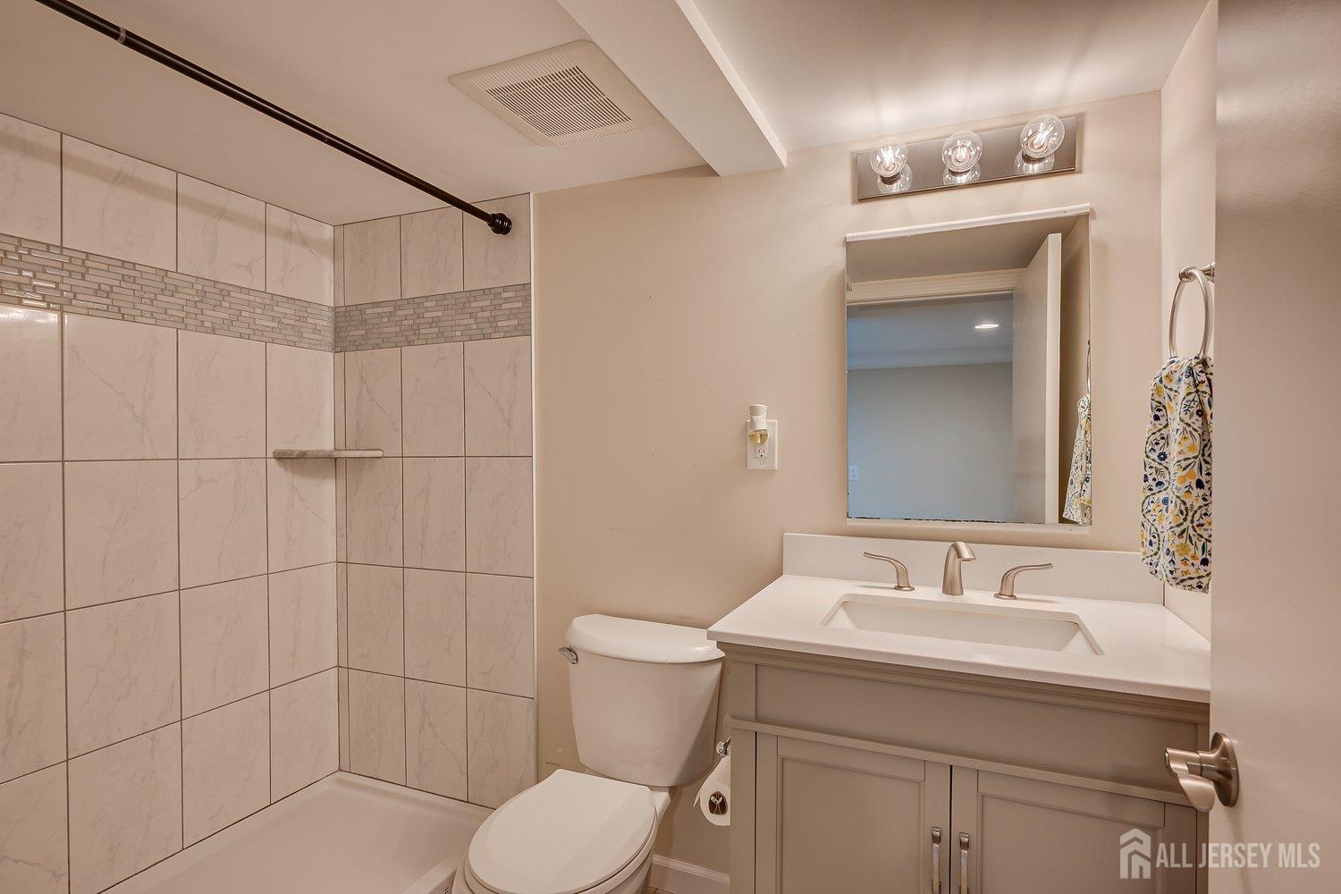 41 W Calvert Avenue Edison NJ 08820