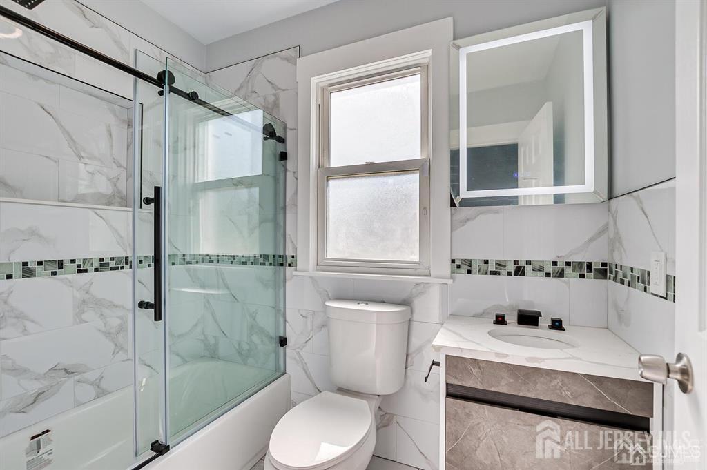 43 Saint Ann Street Carteret NJ 07008