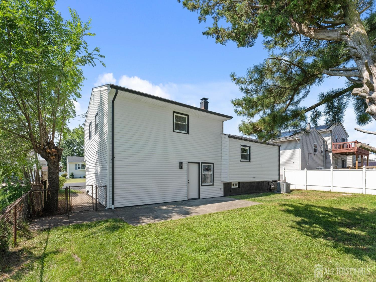 44 Charlotte Street Carteret NJ 07008