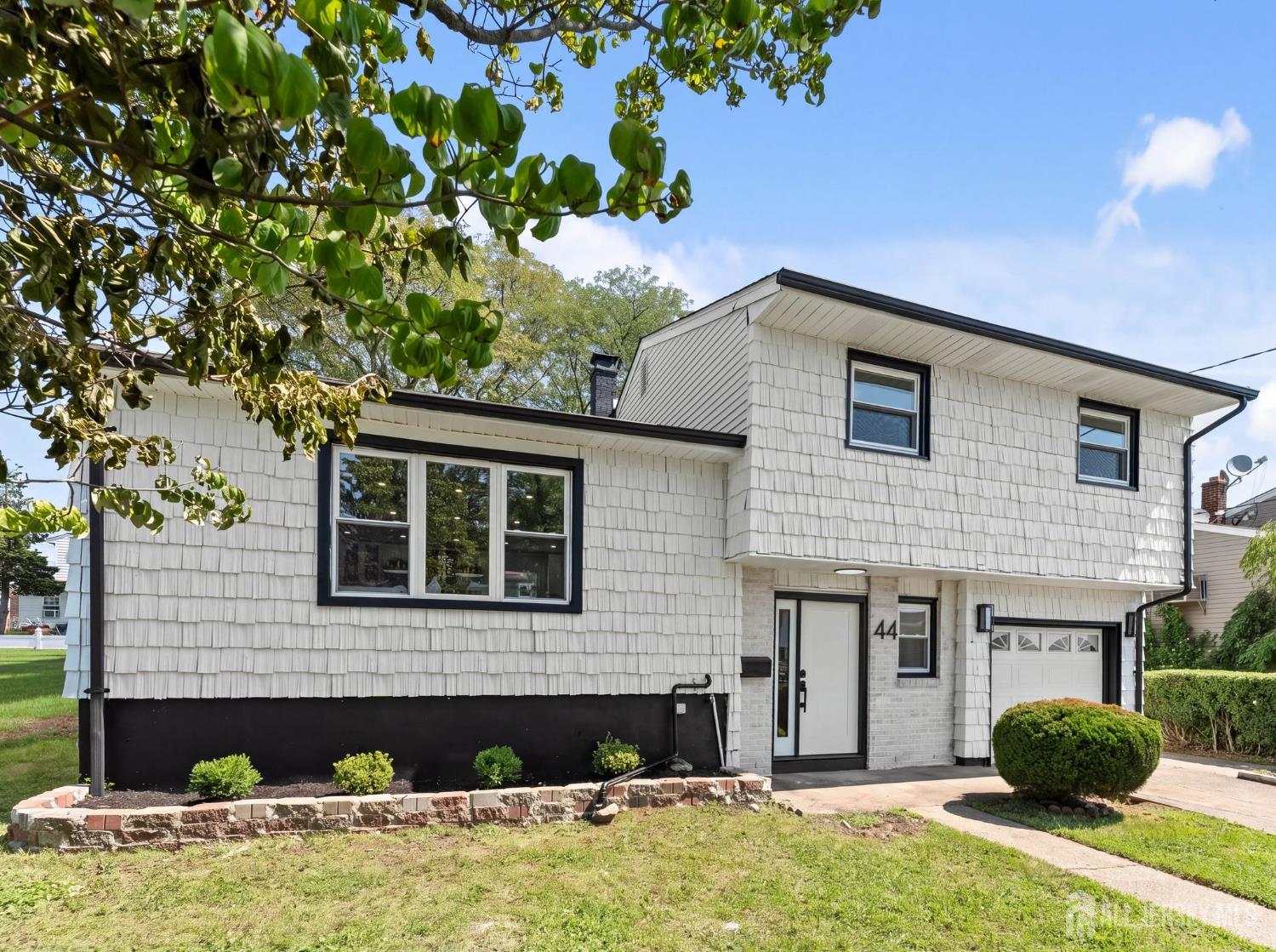 44 Charlotte Street Carteret NJ 07008