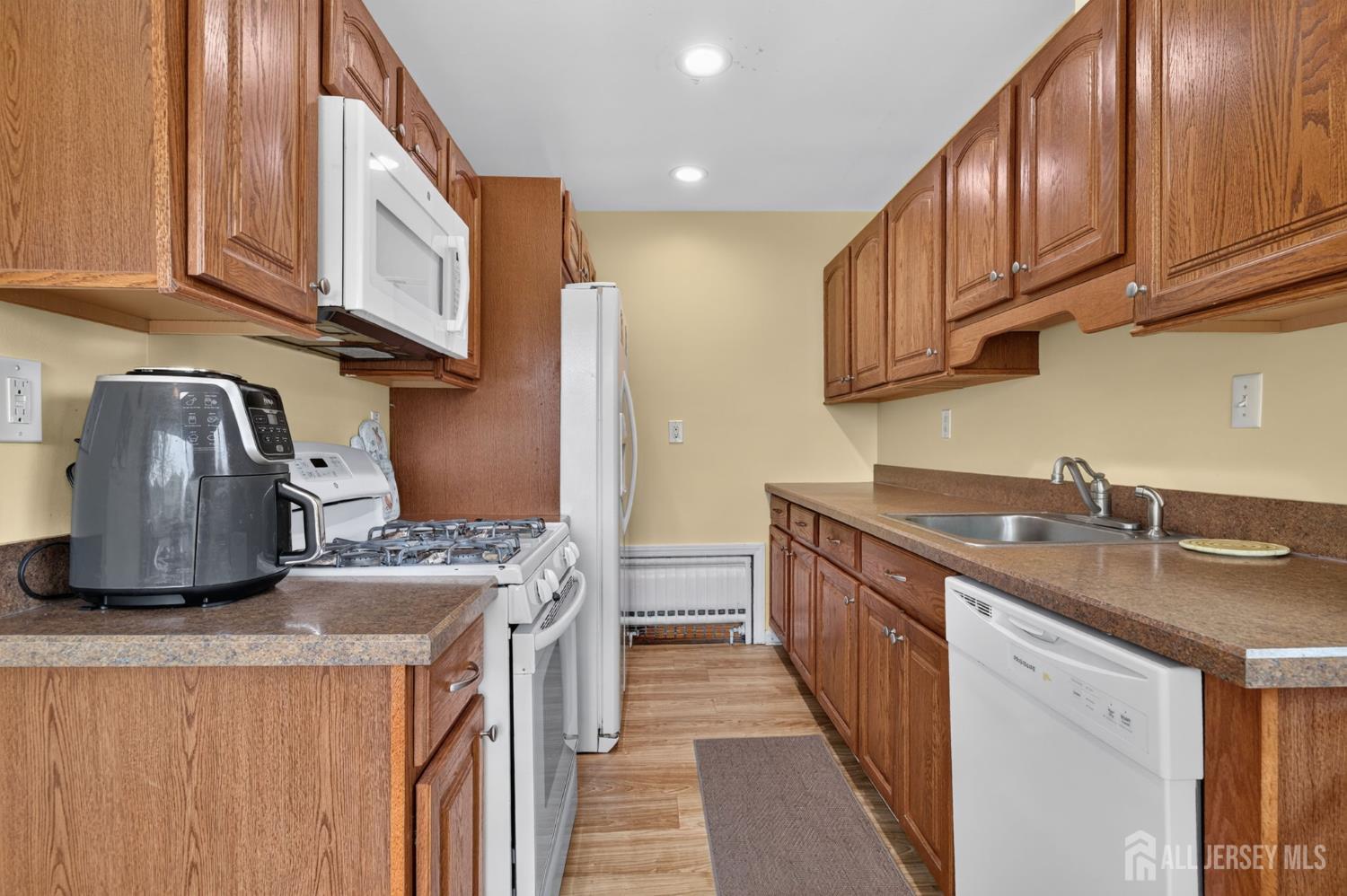 952 Cranbury Cross Road North Brunswick NJ 08902