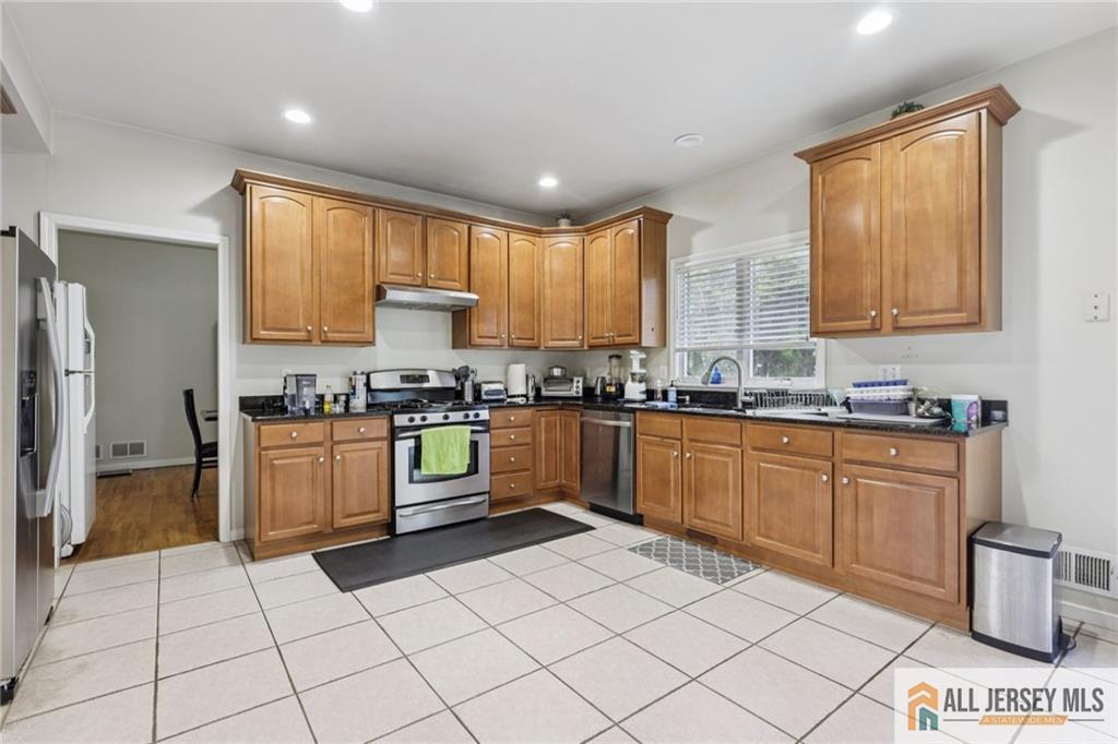 150 Carolyn Avenue Colonia NJ 07067
