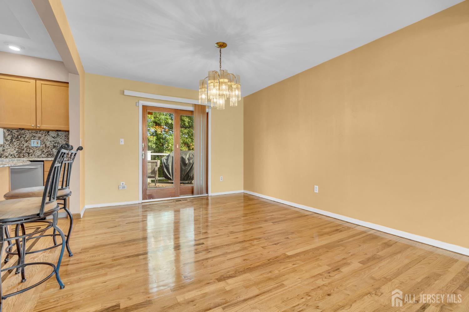 7 Thomas Avenue Sayreville NJ 08879