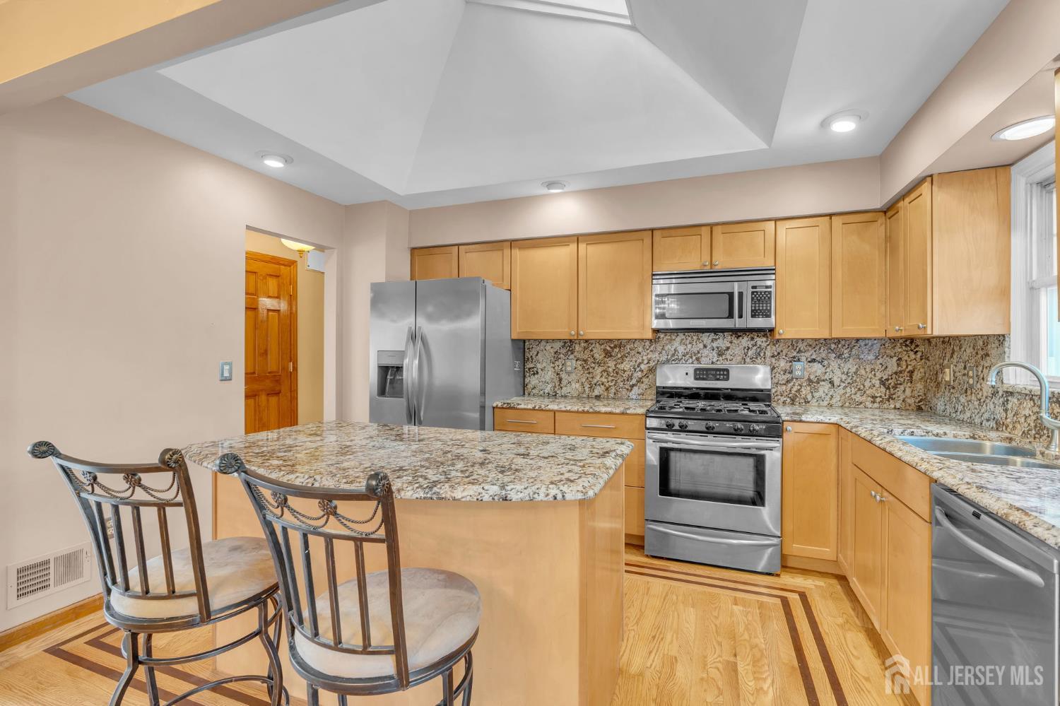 7 Thomas Avenue Sayreville NJ 08879