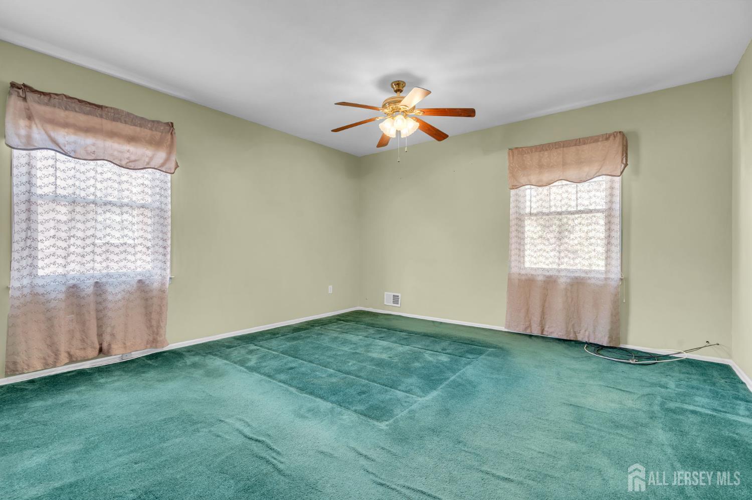 7 Thomas Avenue Sayreville NJ 08879