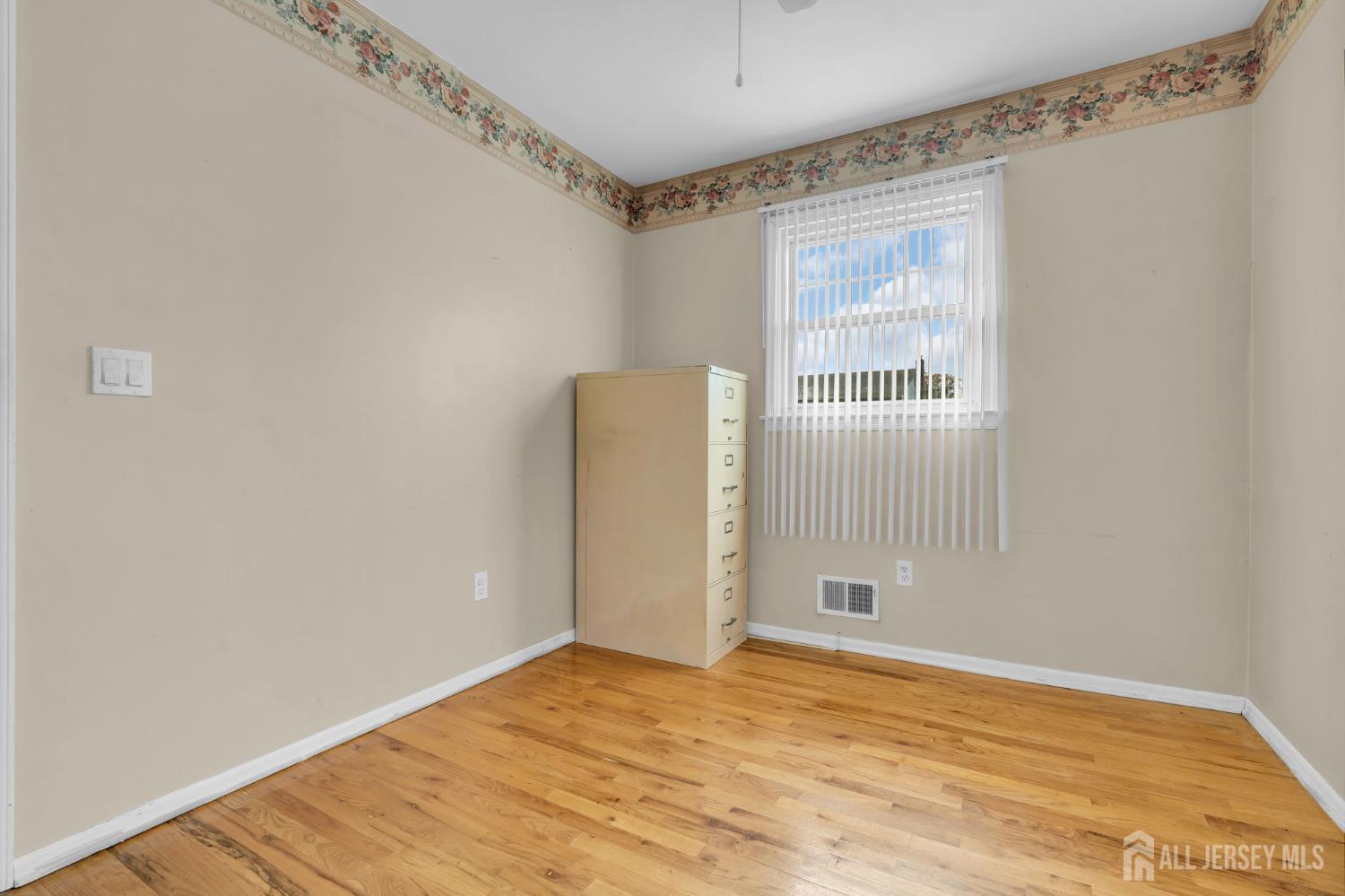 7 Thomas Avenue Sayreville NJ 08879