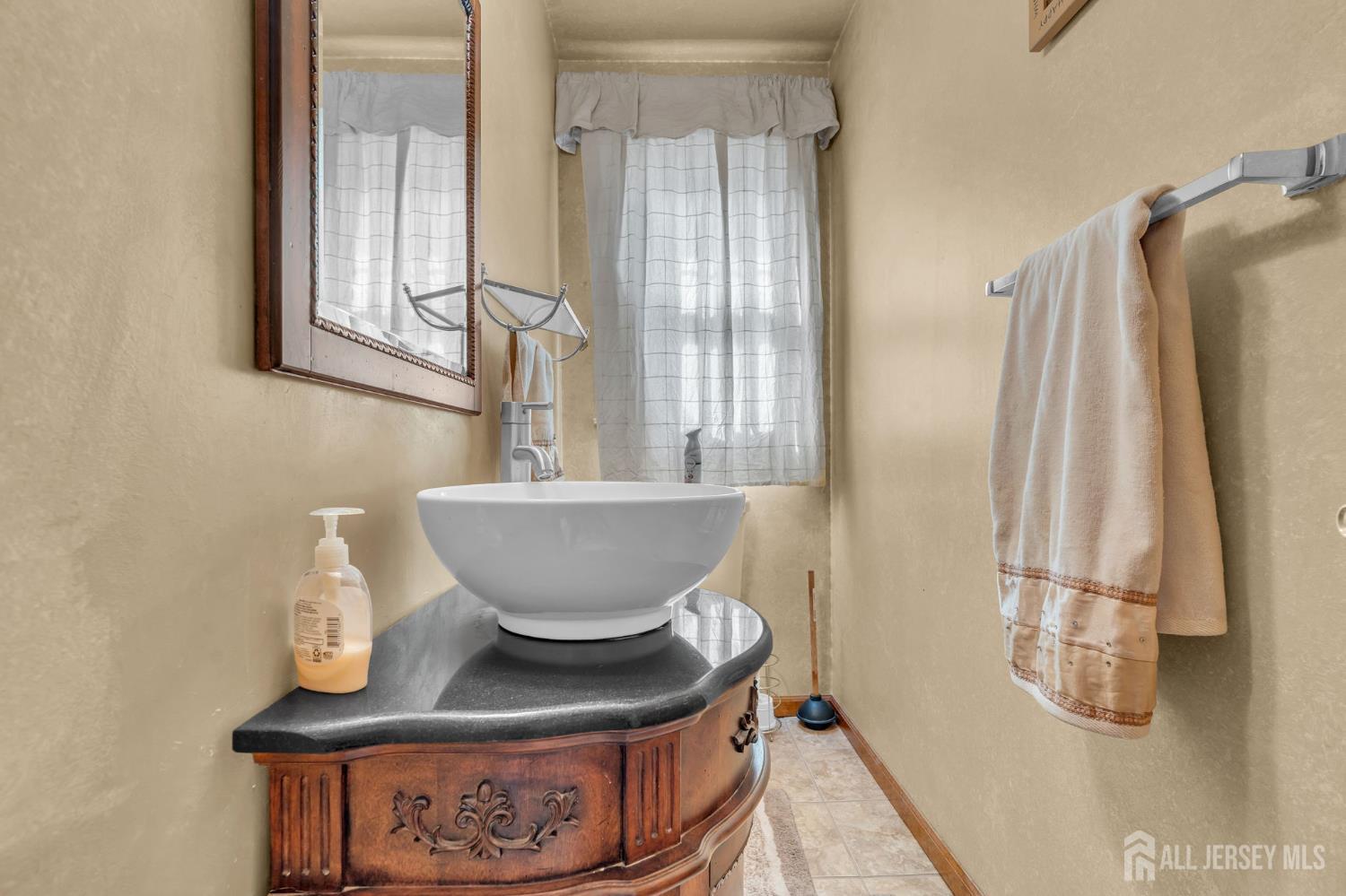 7 Thomas Avenue Sayreville NJ 08879