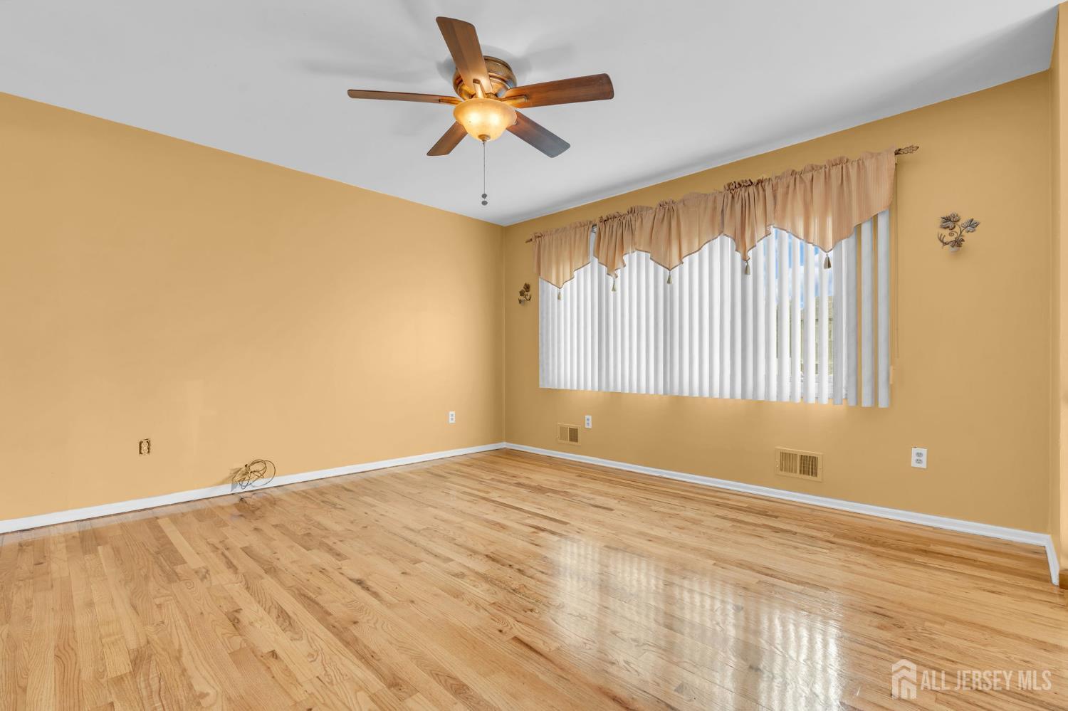 7 Thomas Avenue Sayreville NJ 08879