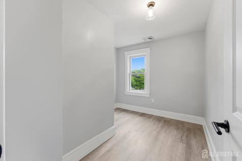 11 Jean Court Woodbridge Proper NJ 07095