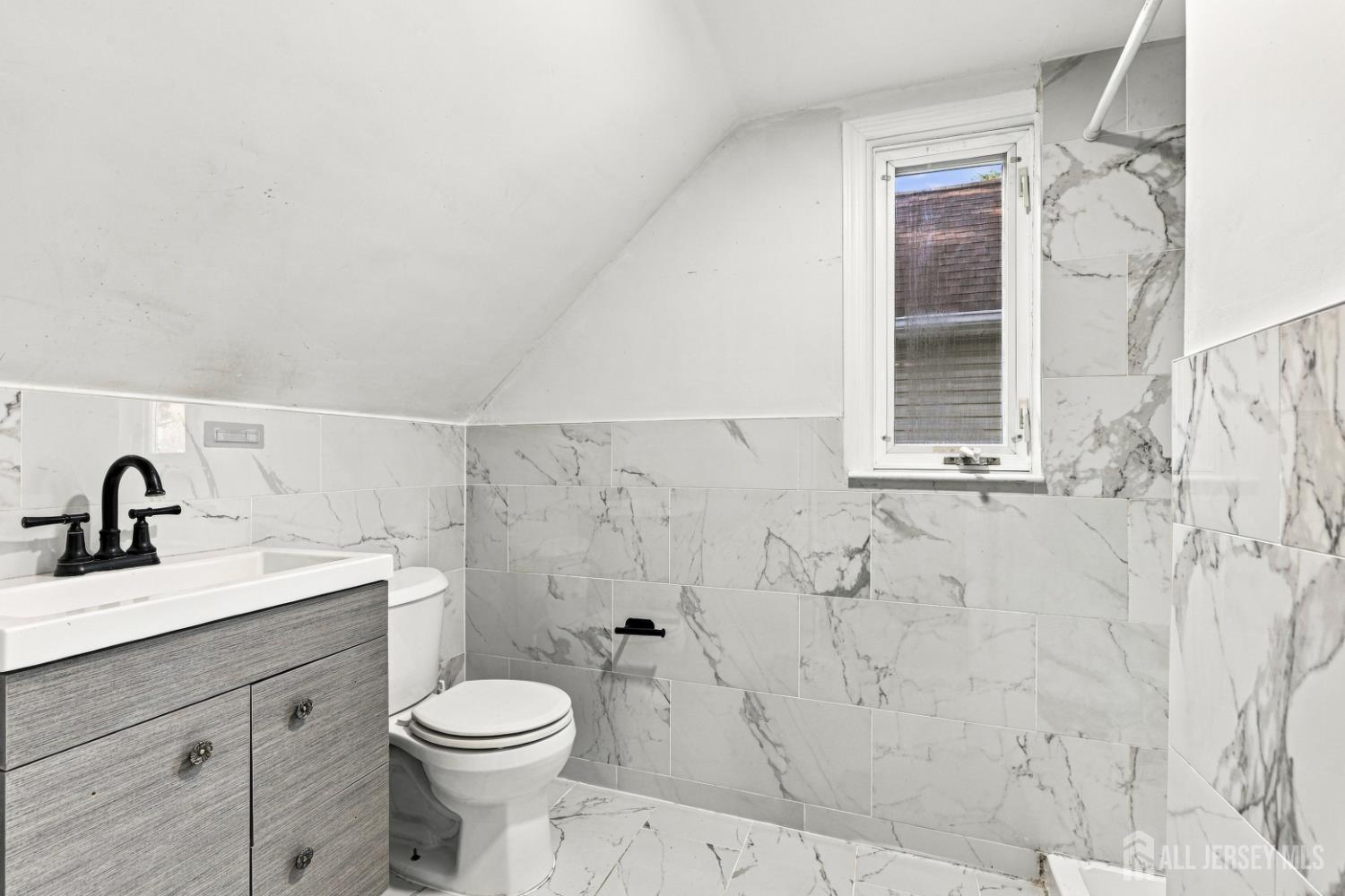 19 David Court Colonia NJ 07067