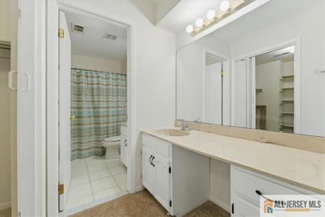37 Giggleswick Way Edison NJ 08820