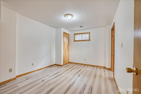 23 Cardownie Street Edison NJ 08817