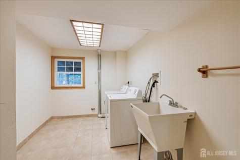 23 Cardownie Street Edison NJ 08817