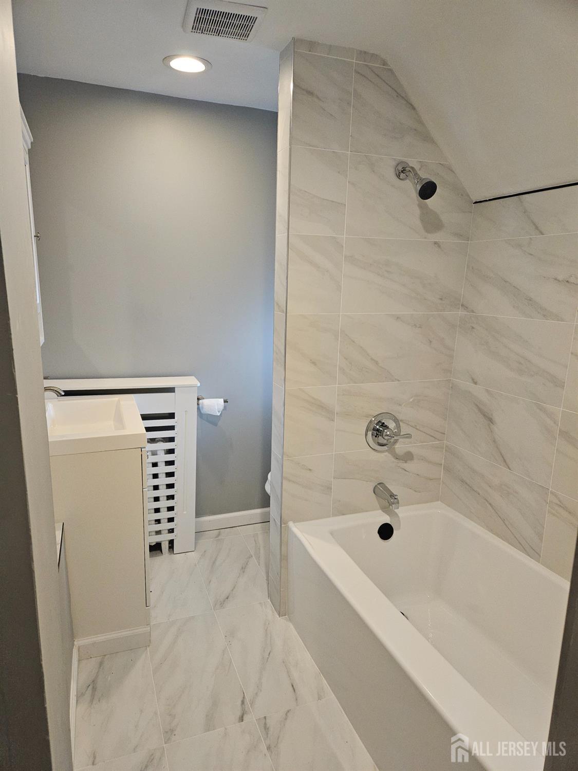 582 Mereline Avenue Avenel NJ 07001