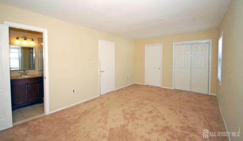 21 Rosewood Court Sayreville NJ 08872