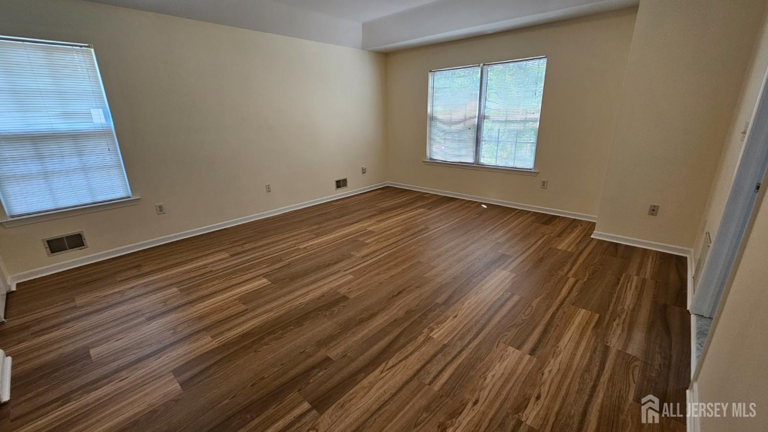 405 Cobblestone Court South Brunswick NJ 08852