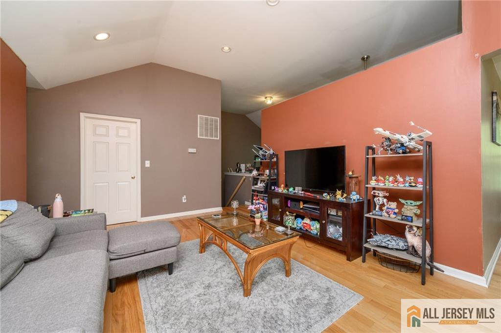 60 Waugh Court Bridgewater NJ 08807