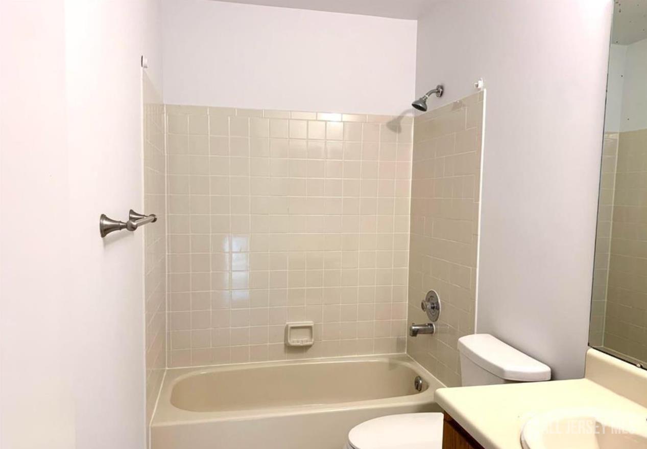 14 Delikat Lane Sayreville NJ 08872
