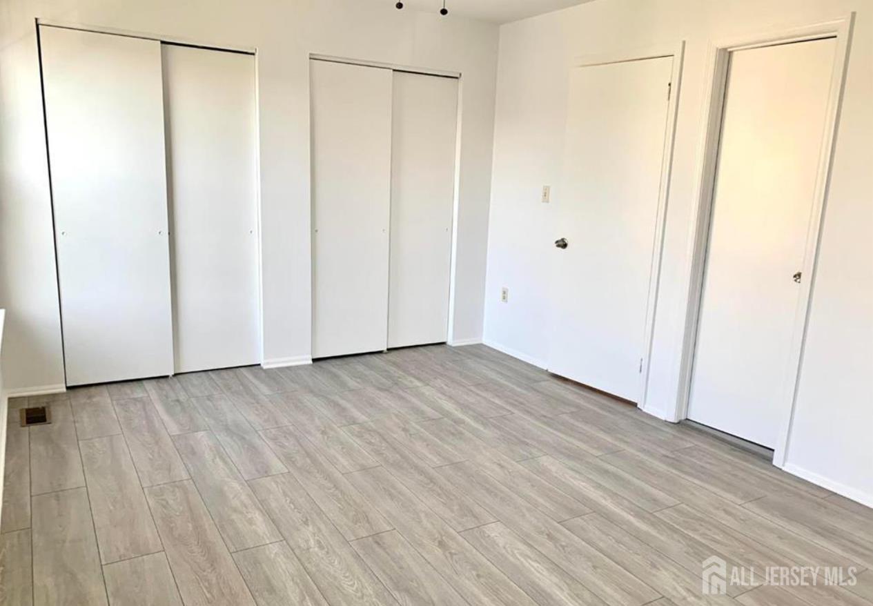 14 Delikat Lane Sayreville NJ 08872