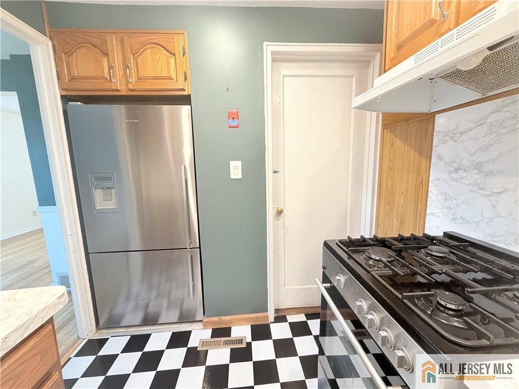 182 Newman Street Metuchen NJ 08840