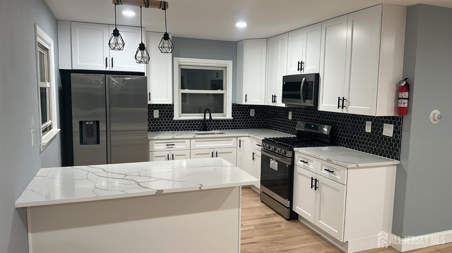 71 Lowell Street Carteret NJ 07008