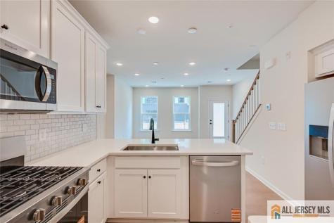 323 Sadie Circle New Brunswick NJ 08901