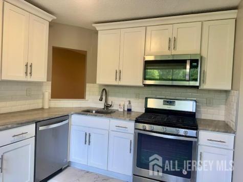 3 Farnham Square Parlin NJ 08859