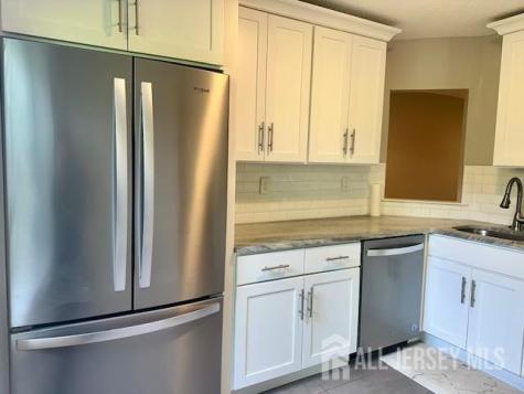 3 Farnham Square Parlin NJ 08859