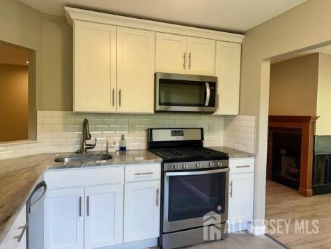 3 Farnham Square Parlin NJ 08859