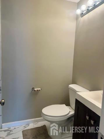 3 Farnham Square Parlin NJ 08859